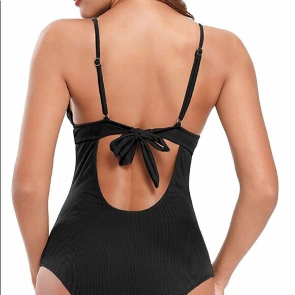 Shekini Scalloped Halter Swimsuit   - Picture 2 of 8